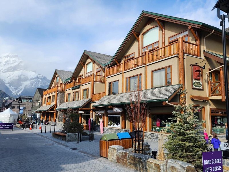 Brewster Mountain Lodge 2