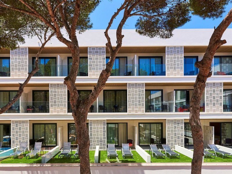 Hotel & Spa S'Entrador Playa  3