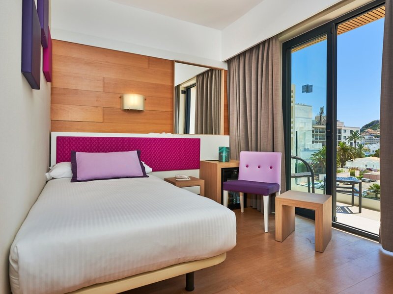 Hotel & Spa S'Entrador Playa  40