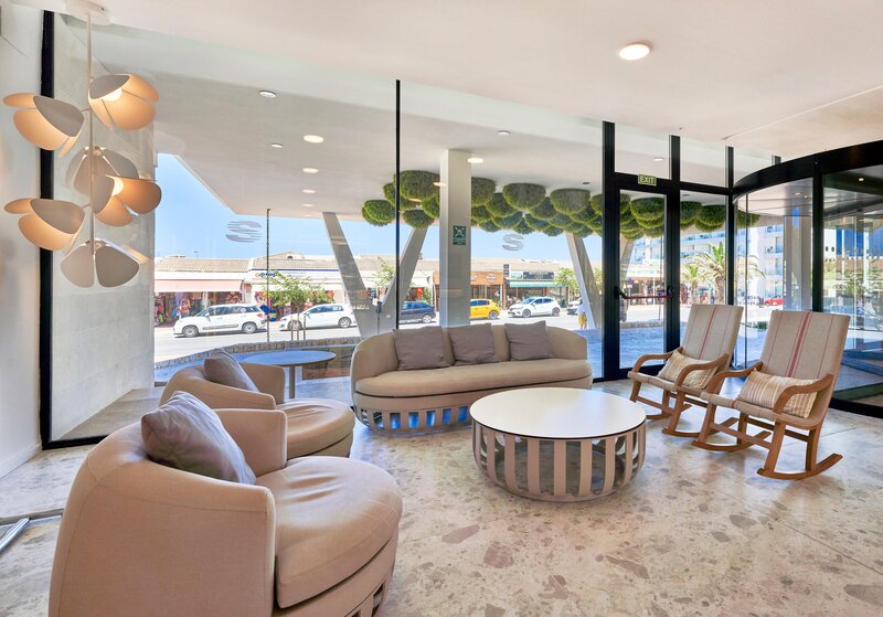 Hotel & Spa S'Entrador Playa  36