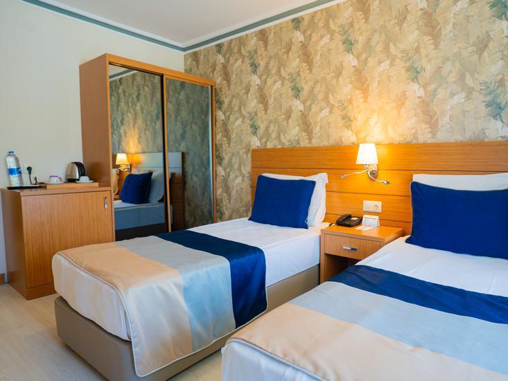 Master Family Club Side  16