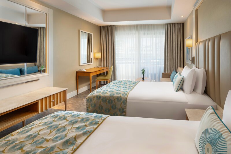 Titanic Beach Lara 9