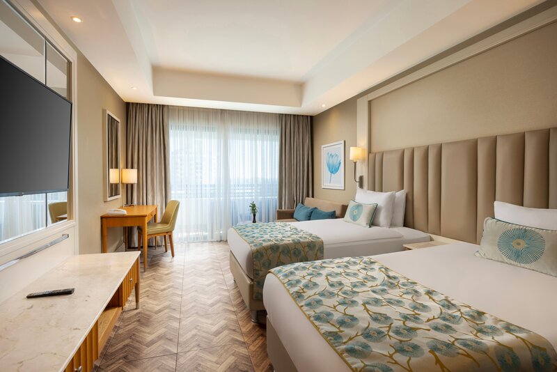 Titanic Beach Lara 11