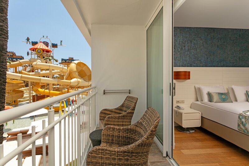 Titanic Beach Lara 34