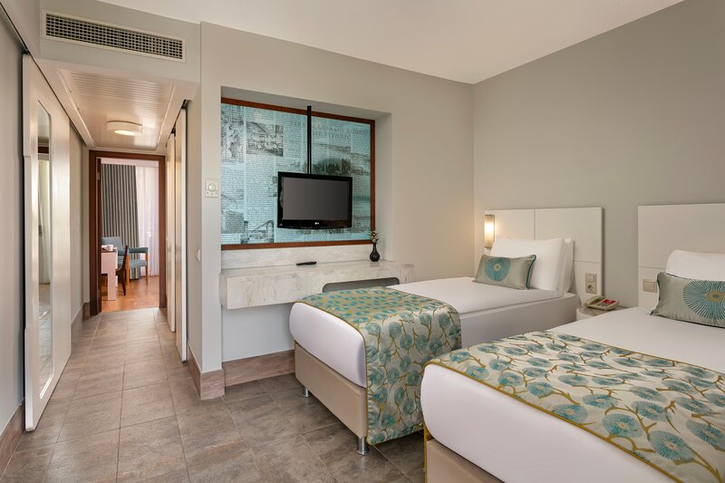 Titanic Beach Lara 35