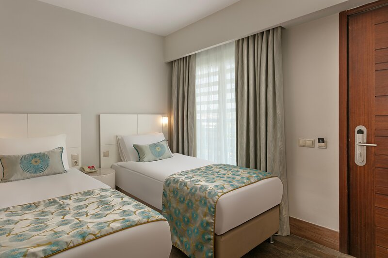 Titanic Beach Lara 36