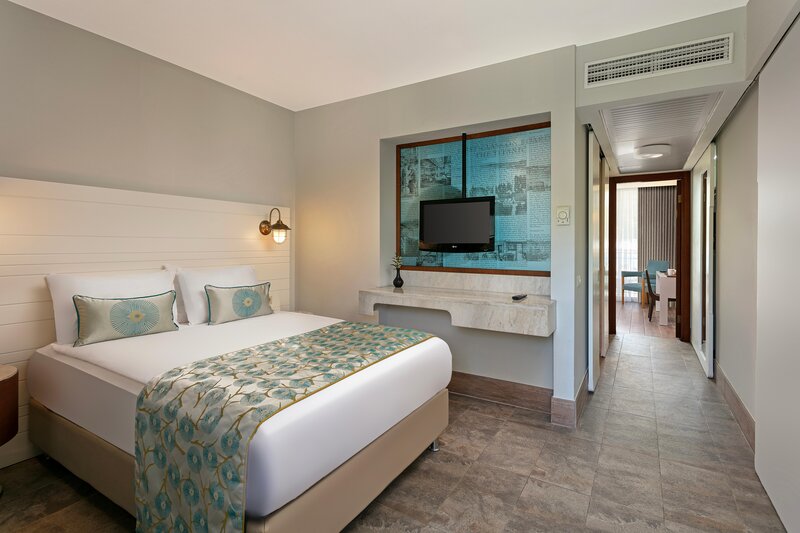 Titanic Beach Lara 48