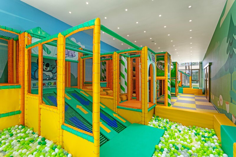 Titanic Beach Lara 57