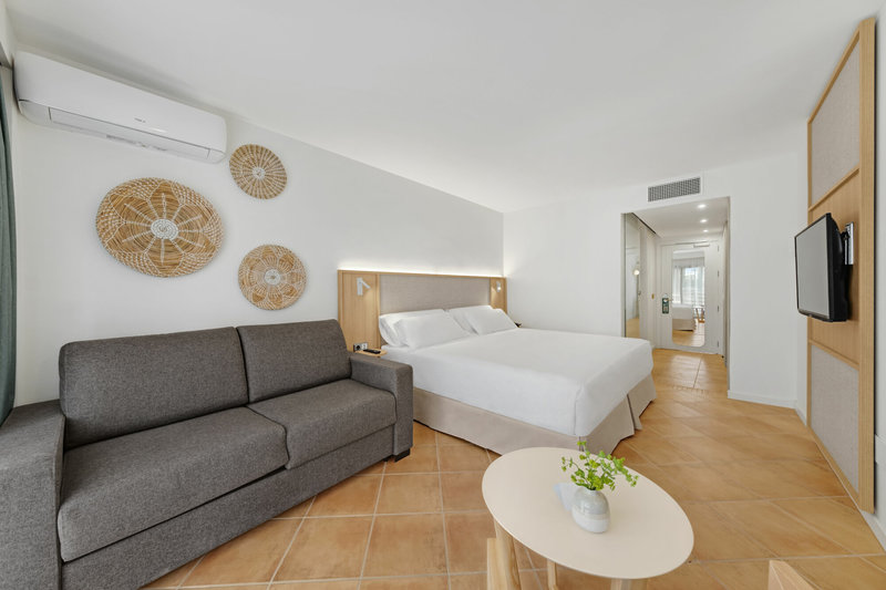 Occidental Cala Vinas 5