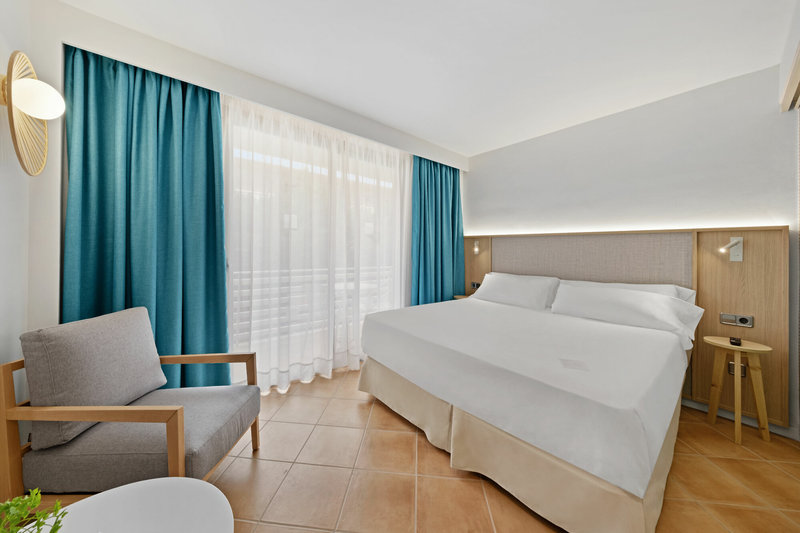 Occidental Cala Vinas 6