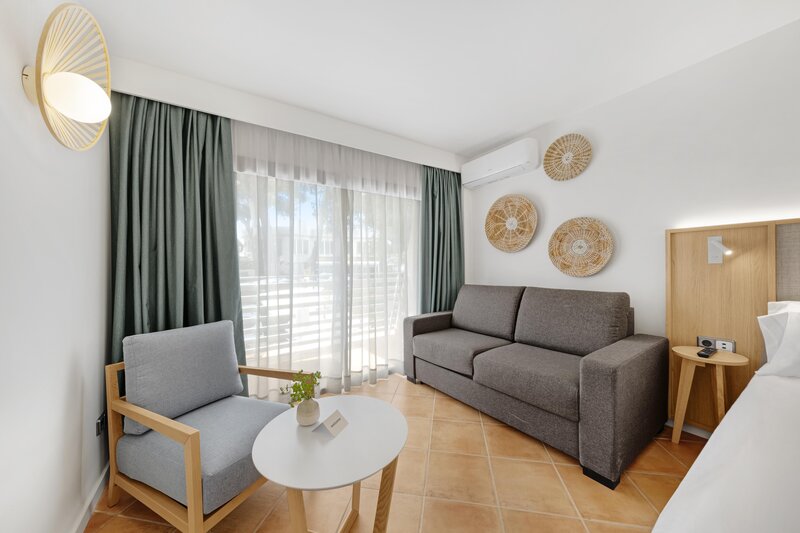 Occidental Cala Vinas 30