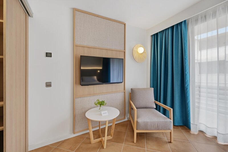 Occidental Cala Vinas 32