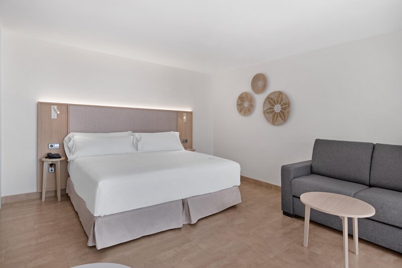 Occidental Cala Vinas 48