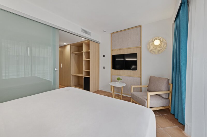 Occidental Cala Vinas 49