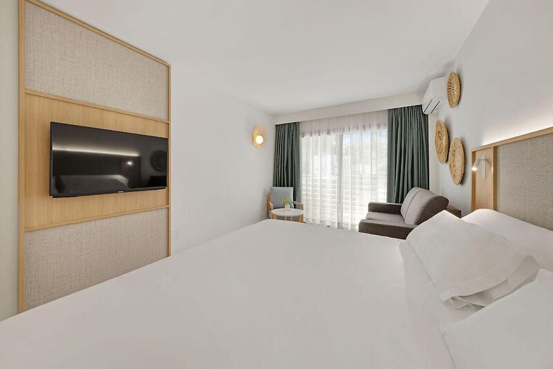 Occidental Cala Vinas 51