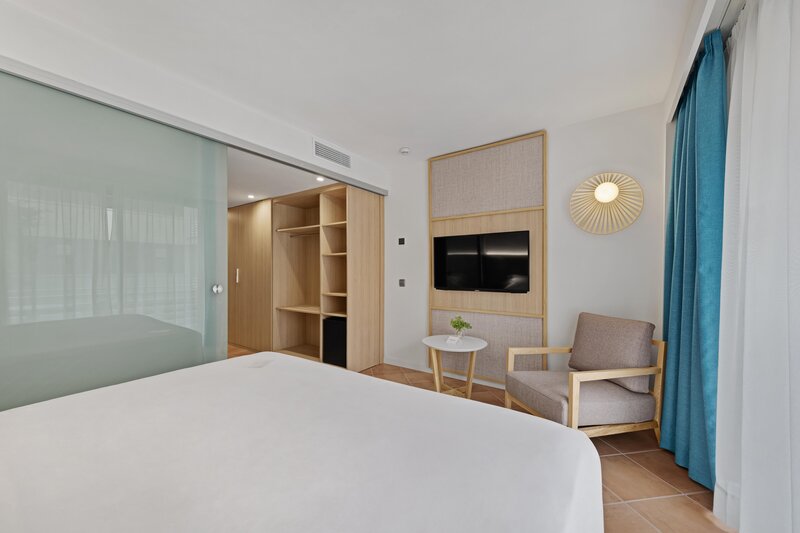 Occidental Cala Vinas 52