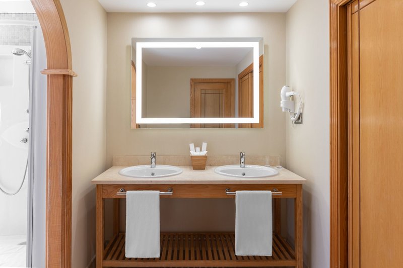 Elba Sara Beach & Golf Resort 37 - Bathroom Example