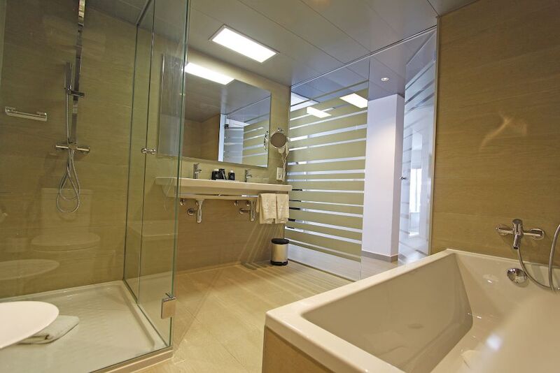BG Tonga Tower Design Hotel & Suites 10