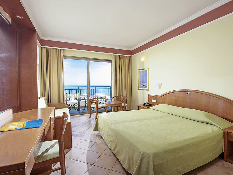 Hydramis Palace Beach Resort 8