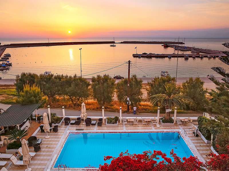 Kyparissia Beach Hotel 8