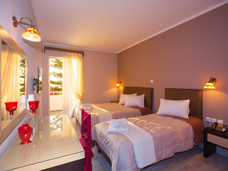 Kyparissia Beach Hotel 8