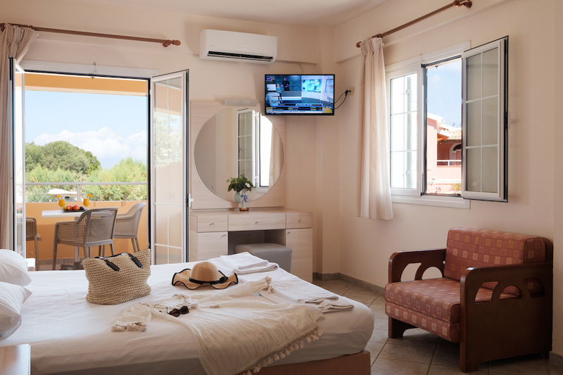 Canal D'Amour Village 7