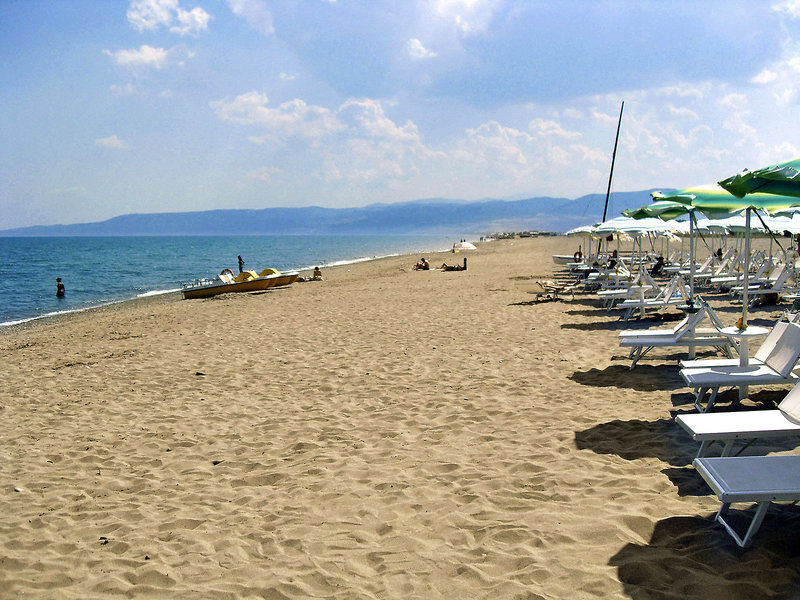 Akiris Hotel & Residence 12