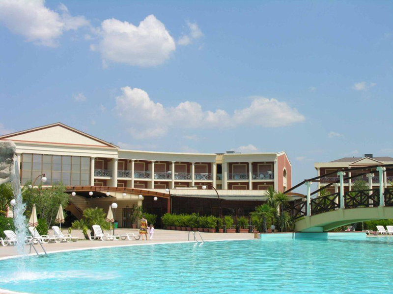 Akiris Hotel & Residence 15