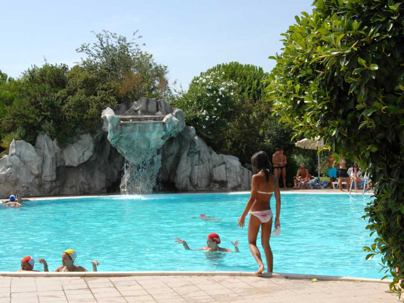 Akiris Hotel & Residence 18