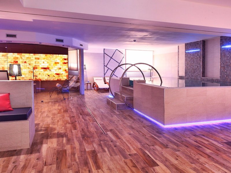 Akiris Hotel & Residence 43