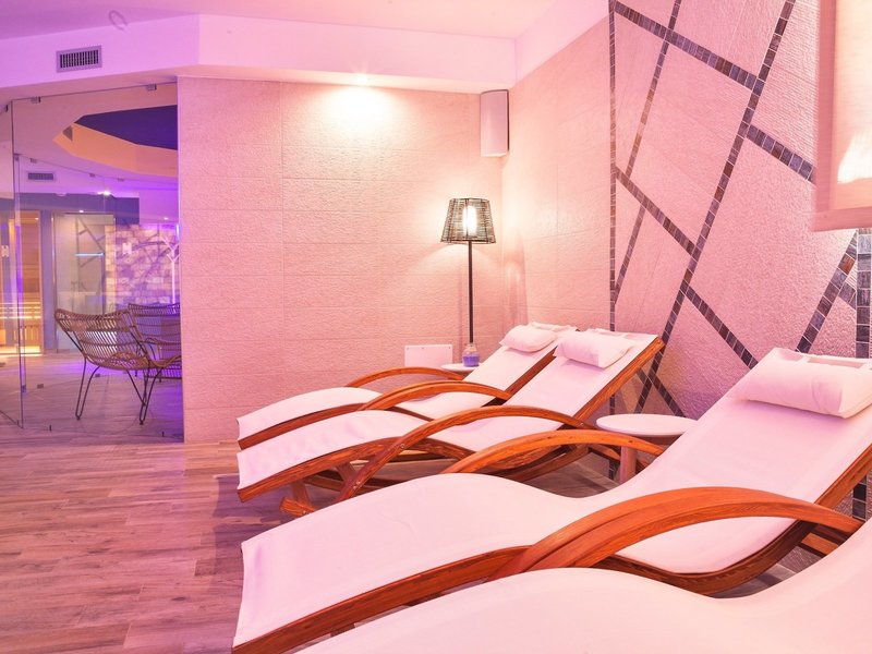 Akiris Hotel & Residence 50