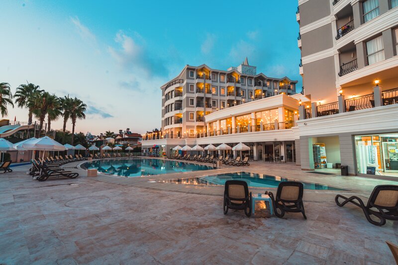 Royal Atlantis Beach 13