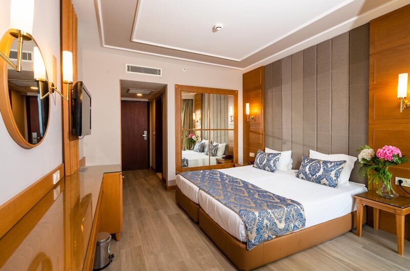 Royal Atlantis Beach 18