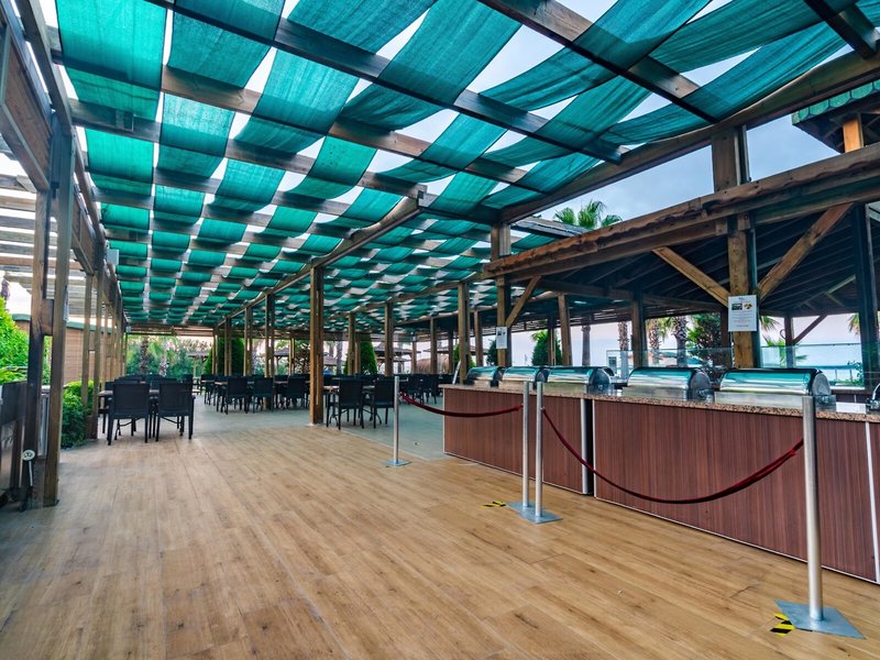 Royal Atlantis Beach 14