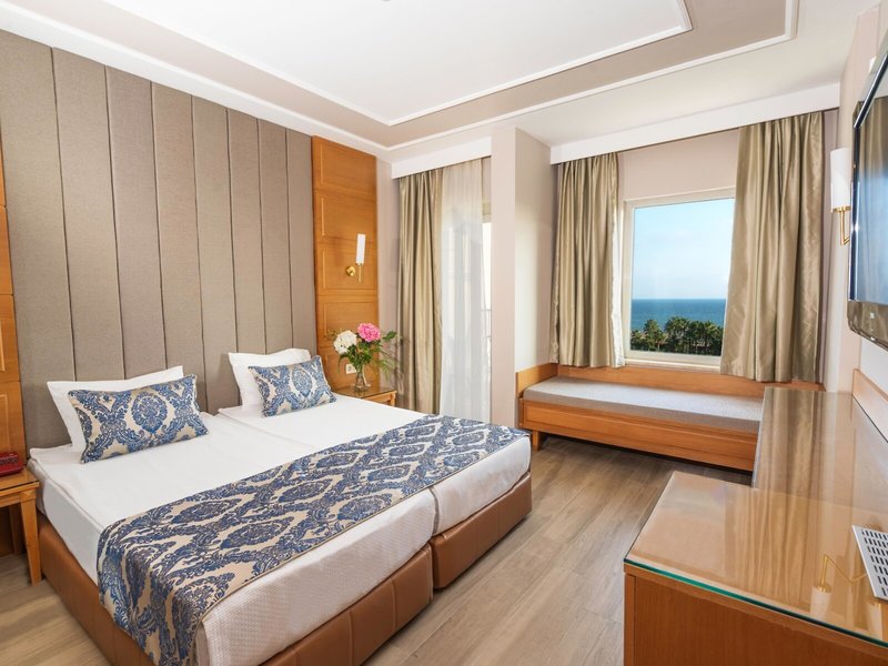 Royal Atlantis Beach 30