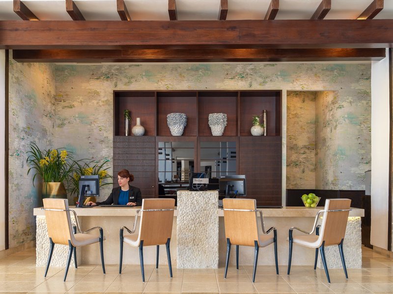 H10 Estepona Palace 11