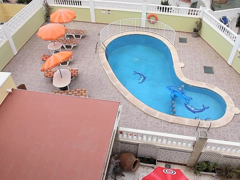 Bon Aire Apartments 7