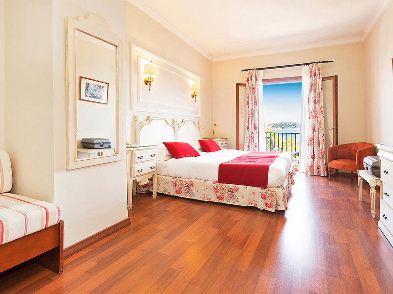 Hotel Cala Fornells 9