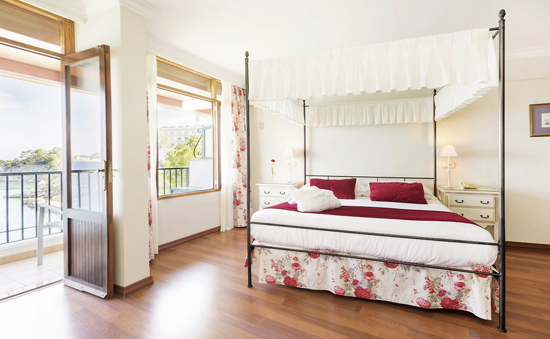 Hotel Cala Fornells 8