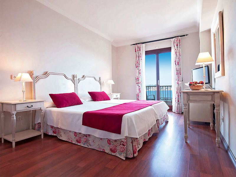 Hotel Cala Fornells 13