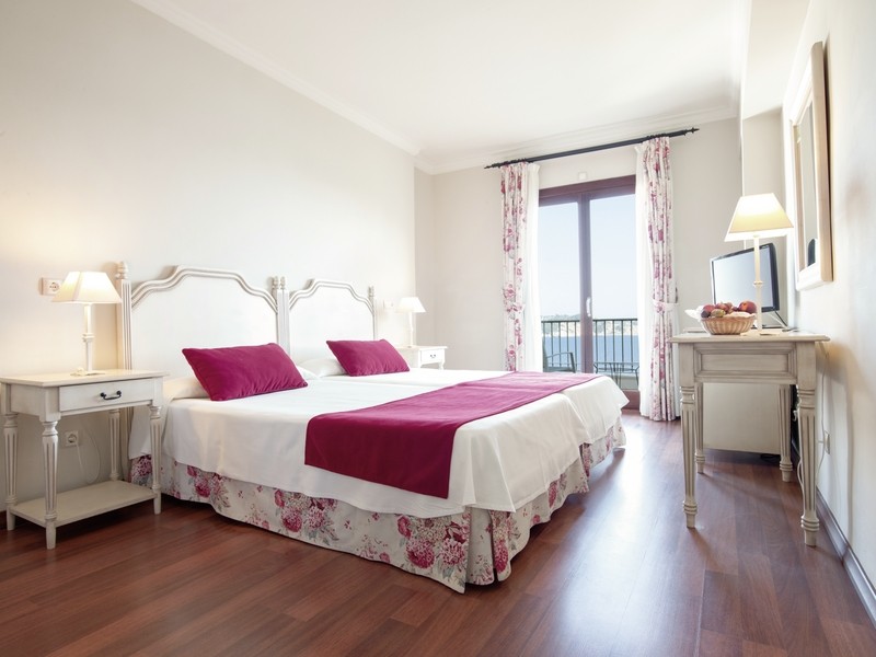 Hotel Cala Fornells 5