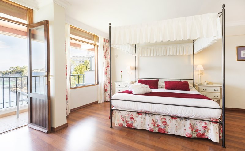 Hotel Cala Fornells 12