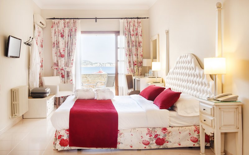 Hotel Cala Fornells 13