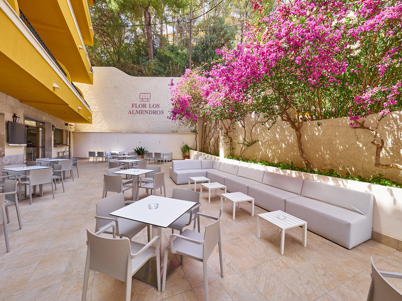 Flor Los Almendros Hotel 9