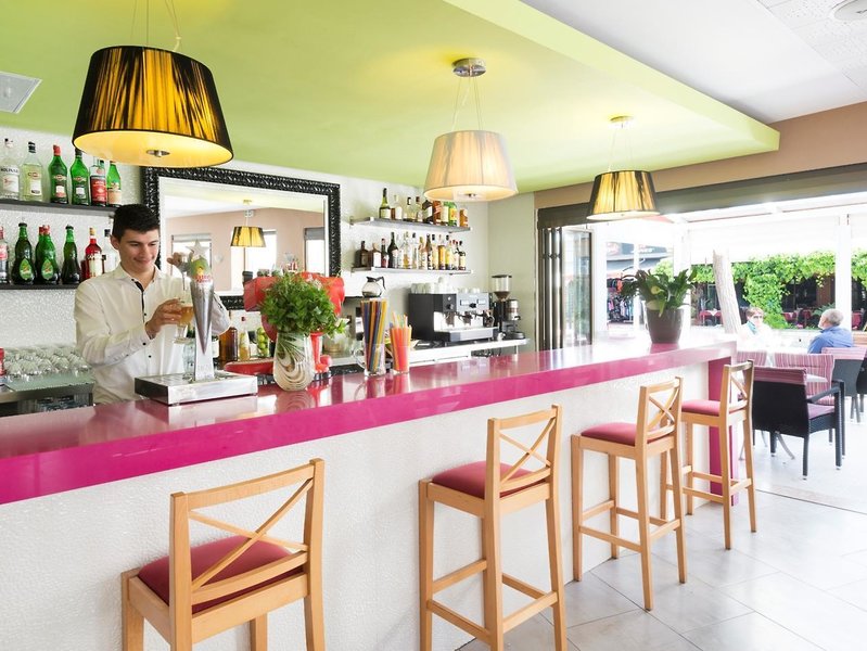 Neptuno Paguera Hostal 13