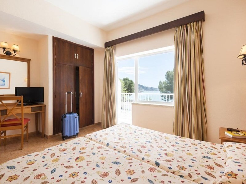 Neptuno Paguera Hostal 17