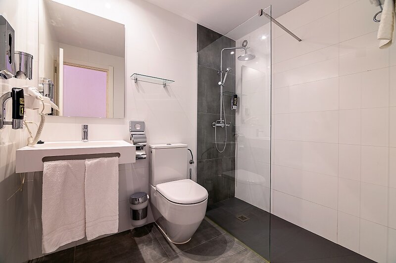 Neptuno Paguera Hostal 9