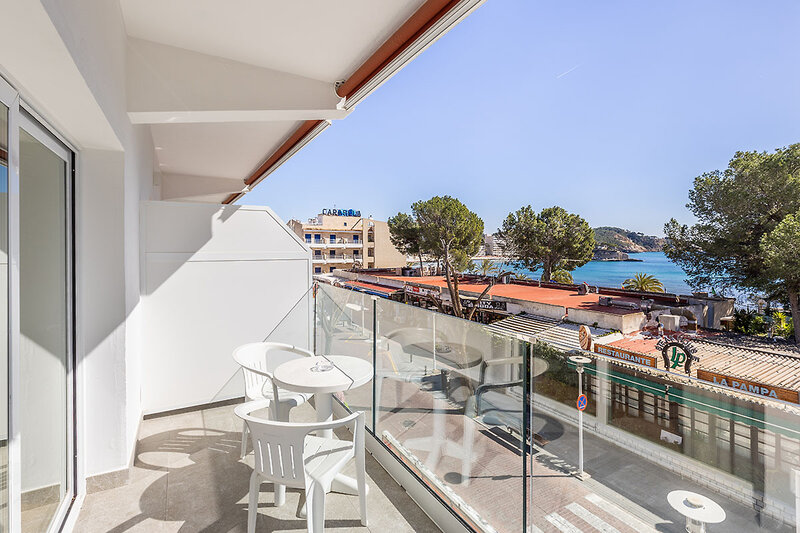 Neptuno Paguera Hostal 12