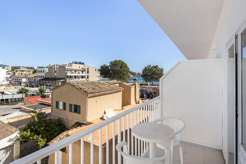 Neptuno Paguera Hostal 16