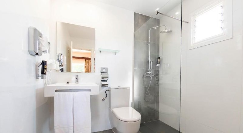 Hostal Neptuno 7 - Bathroom Example